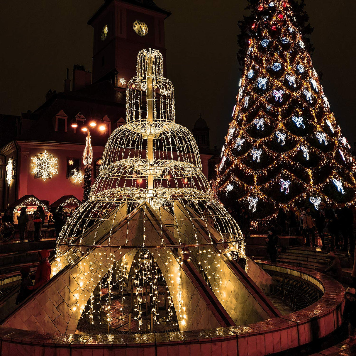 Brightown Icicle Lights for Outside, 40 FT 432 LED Icicle Christmas Lights Outdoor with 81 Drops, 8 Modes, Connectable String Light with Remote, Timer, Waterproof Christmas Light for House, Warm White Brightown