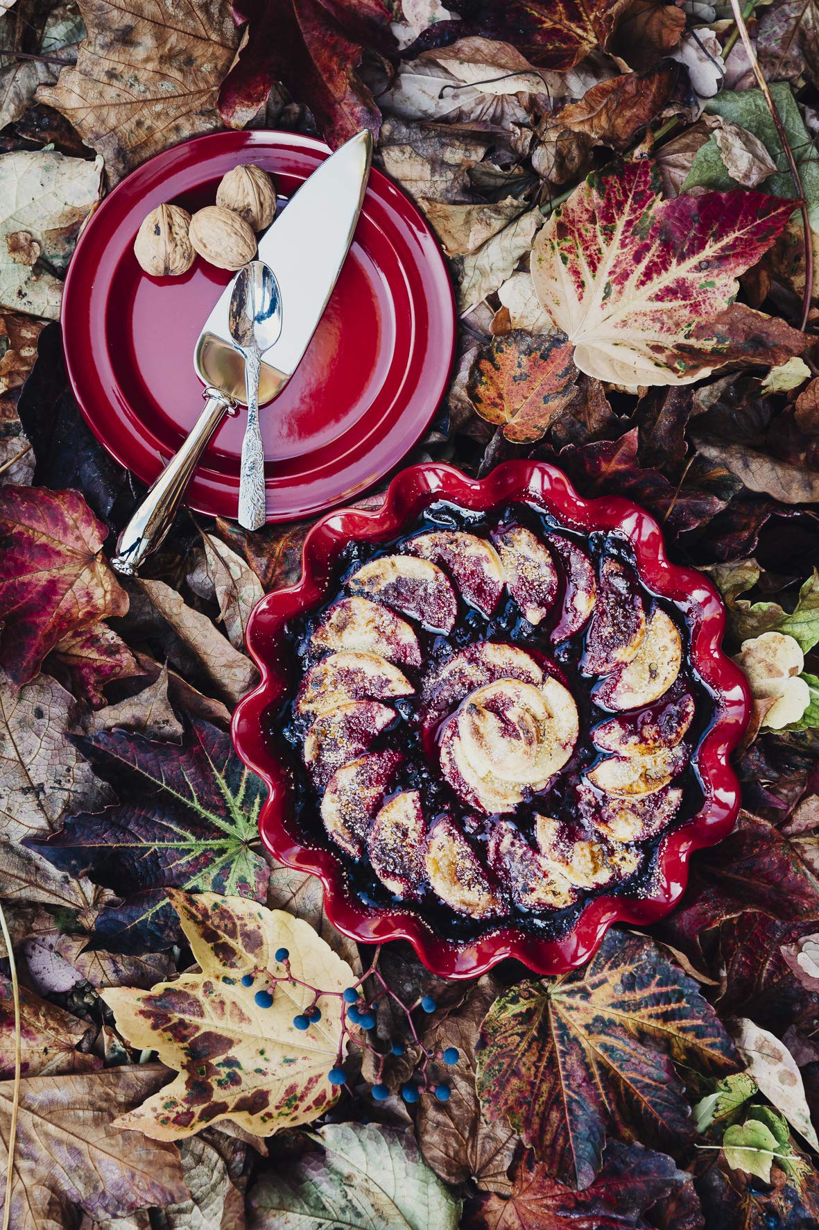Emile Henry Made in France Ruffled Pie Dish 10.5" X2.5", 10.5" by 2.5", Burgundy Red Emile Henry