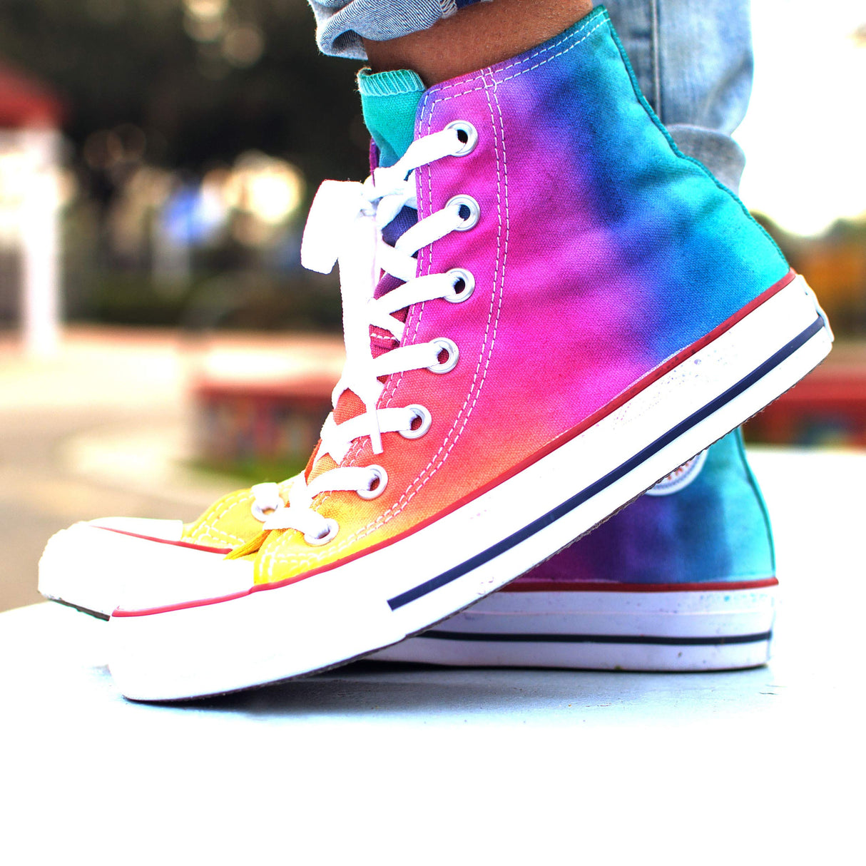 Tulip One-Step Tie-Dye Kit Party for 5, Large Party Activity, Arts & Crafts Gift, Vibrant Colors, Permanent Fabric Dye, Easy Clean-up, 8 Fun Techniques Included, 15 Prefilled Full Size Bottles Tulip