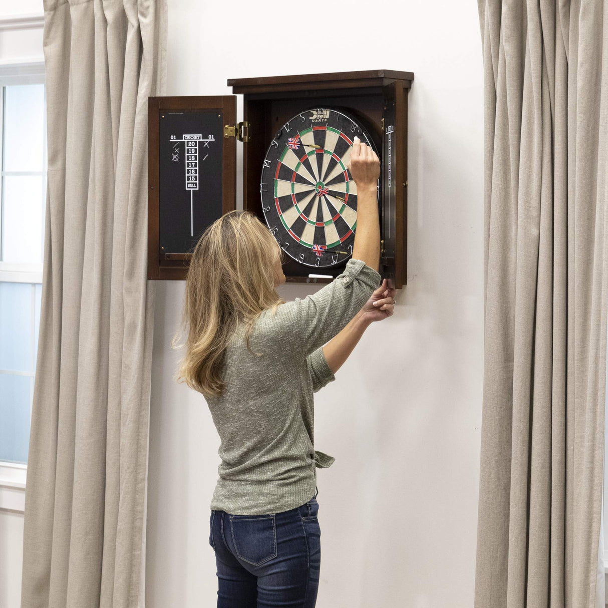 American Legend Traditional Dartboard Cabinet, brown American Legend
