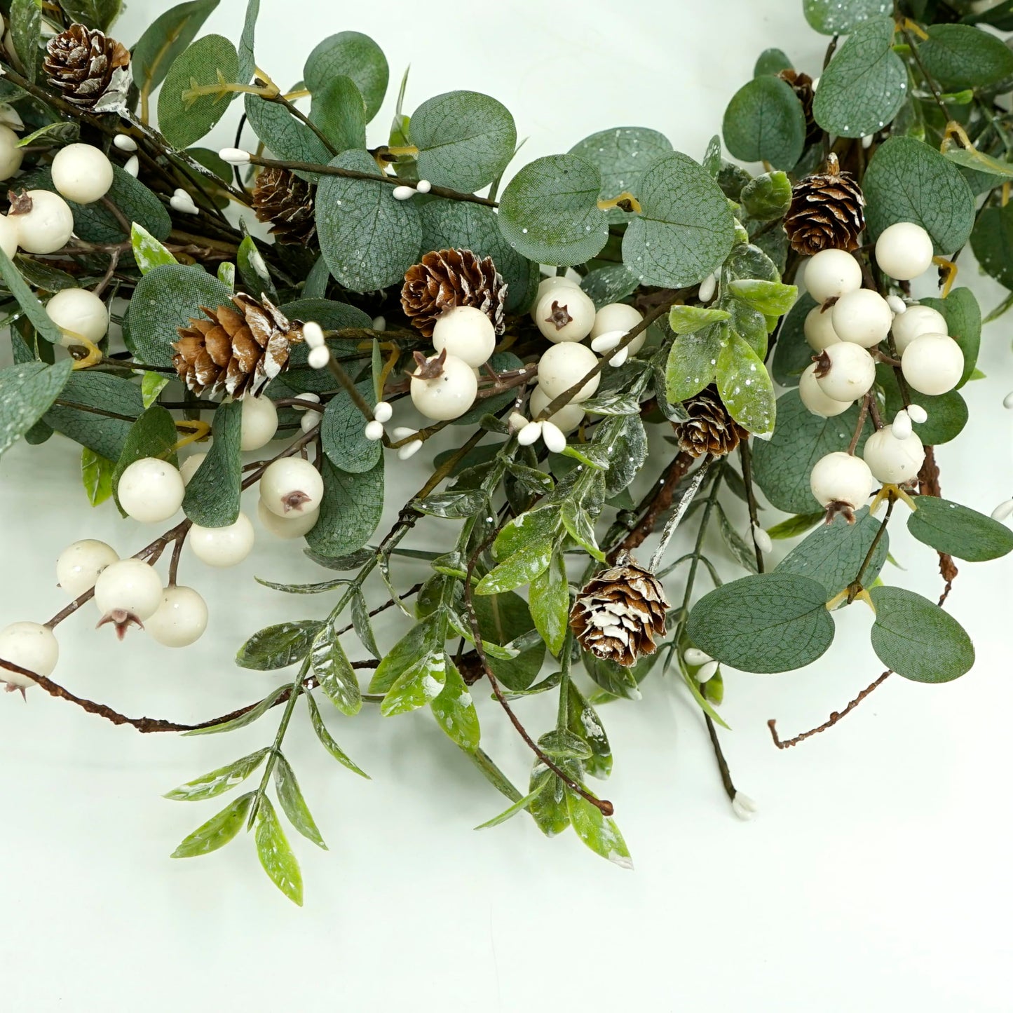 Christmas Wreath, Christmas Wreaths for Front Door, Winter Eucalyptus Wreath with Pine Cone and White Berry Wreath for Indoor Outdoor Farmhouse Wall Window Home Decoration.