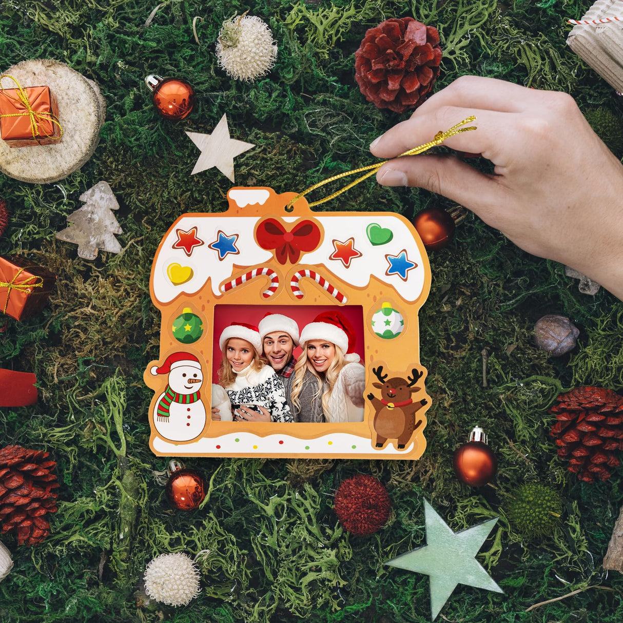 28 Pack Christmas Picture Frame Craft Kits for Kids, Xmas DIY Gingerbread House Candy Photo Craft Christmas Hanging Frame Ornaments for Xmas Tree Holiday Art Decorations Home Class Game Activities GuassLee