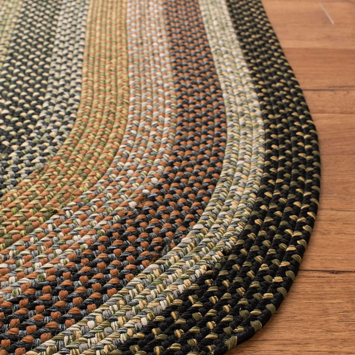 SAFAVIEH Washable Rug Outdoor Braided Collection - 5' x 8' Oval, Multi, Handmade & Reversible, Non-Shedding & Easy to Clean, Ideal for Patio, Backyard, Mudroom (BRD308A) SAFAVIEH