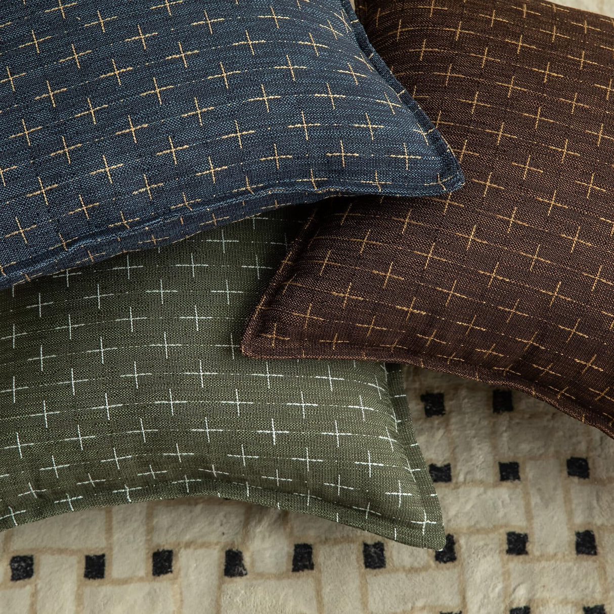 MANDIOO Pack of 2 Burlap Linen Throw Pillow Covers Woven Textured Modern Farmhouse Cushion Covers Pillowcase Decorative Couch Sofa Bed Living Room 18 x 18 Inch Olive Green MANDIOO