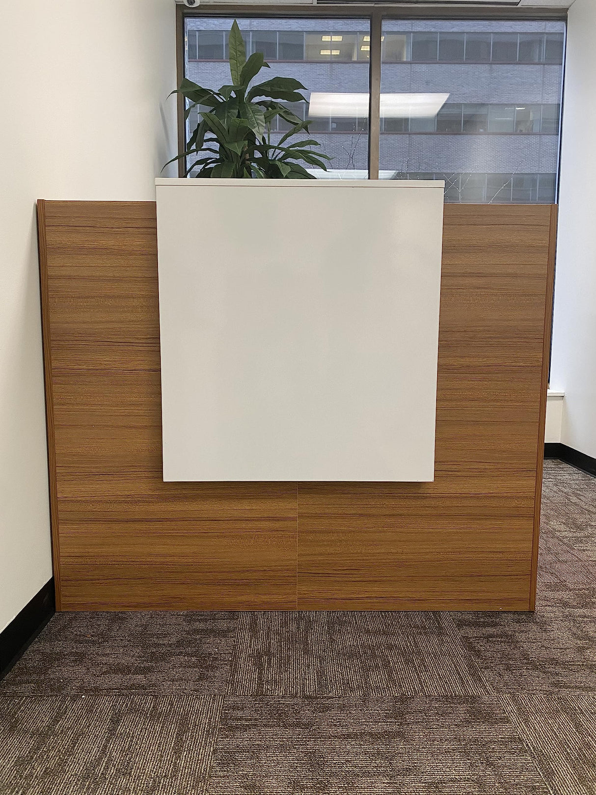 UGOS ICN 53" Modern Reception Desk, Multifunctional Modern,Transaction Countertop, Laminate Desktop, Standing Front Table for Office, Home, School, Salon, Spa - Teak and White UGOS