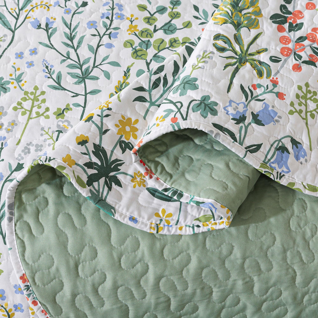 HoneiLife Queen Quilt Bedding Set - 3 Pieces Microfiber Quilt Sets Lightweight Bedspreads Reversible Coverlets Retro Bed Cover Floral Bedding Set Wildflower Quilts All Season Use HoneiLife