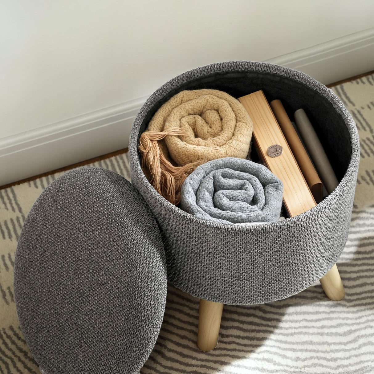 HOMCOM Round Storage Ottoman, Linen Fabric Foot Stool with Removable Top, Padded Seat, Small Foot Rest with Hidden Space and Wooden Legs for Living Room, Gray HOMCOM