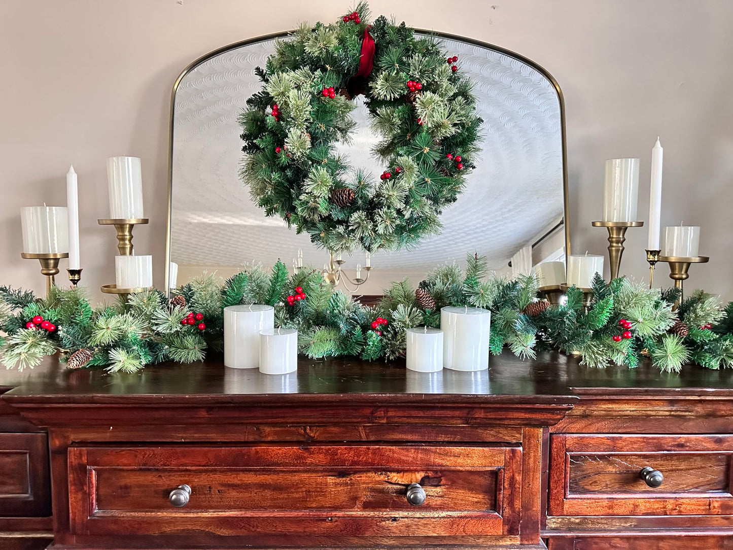 Artificial Christmas Wreath with Pine Cones and Red Berries,24 Inch Xms Decorations Unlit