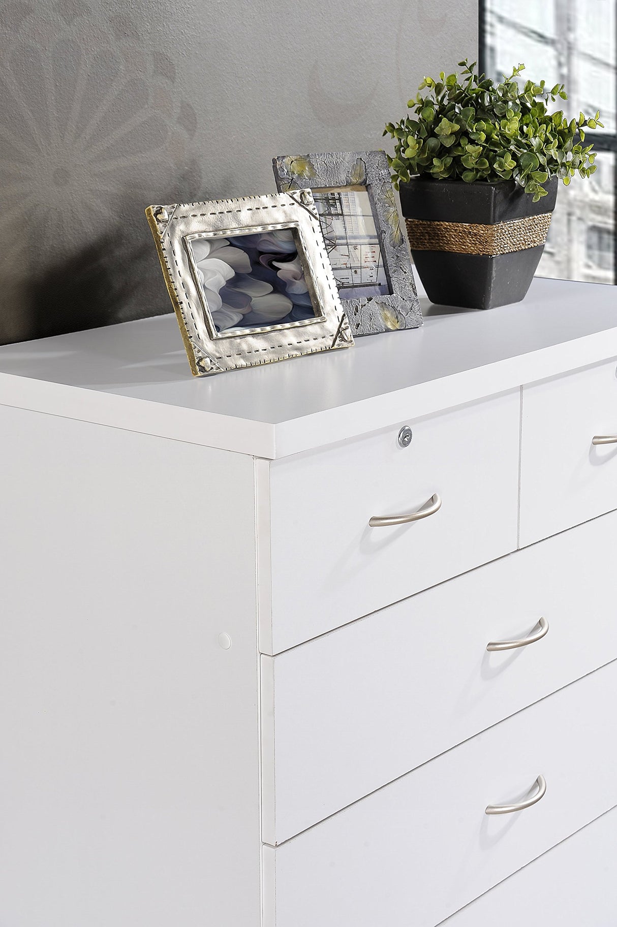 HODEDAH 7 Drawer Wood Dresser for Bedroom, 31.5 inch Wide Chest of Drawers, with 2 Locks on the Top Drawers, Storage Organization Unit for Clothing, White Hodedah