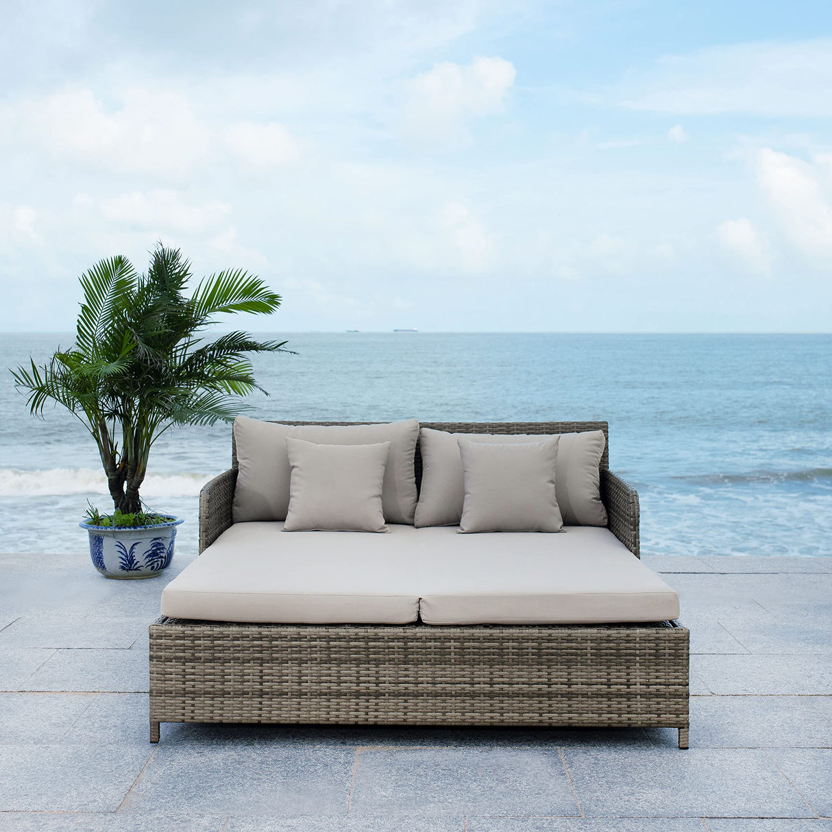 Safavieh PAT7500B Outdoor Collection Cadeo Grey Cushion Daybed SAFAVIEH