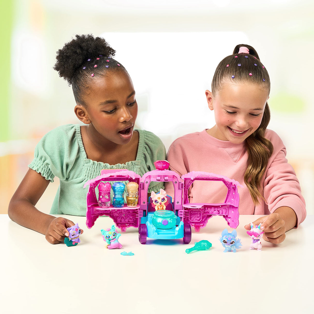 Magic Mixies Magic Potions Truck Playset. Transforms Into A Potion Shop. Create 3 Spells and Potion Surprises for Your Mixlings. Includes 1 Exclusive Mixling Magic Mixies