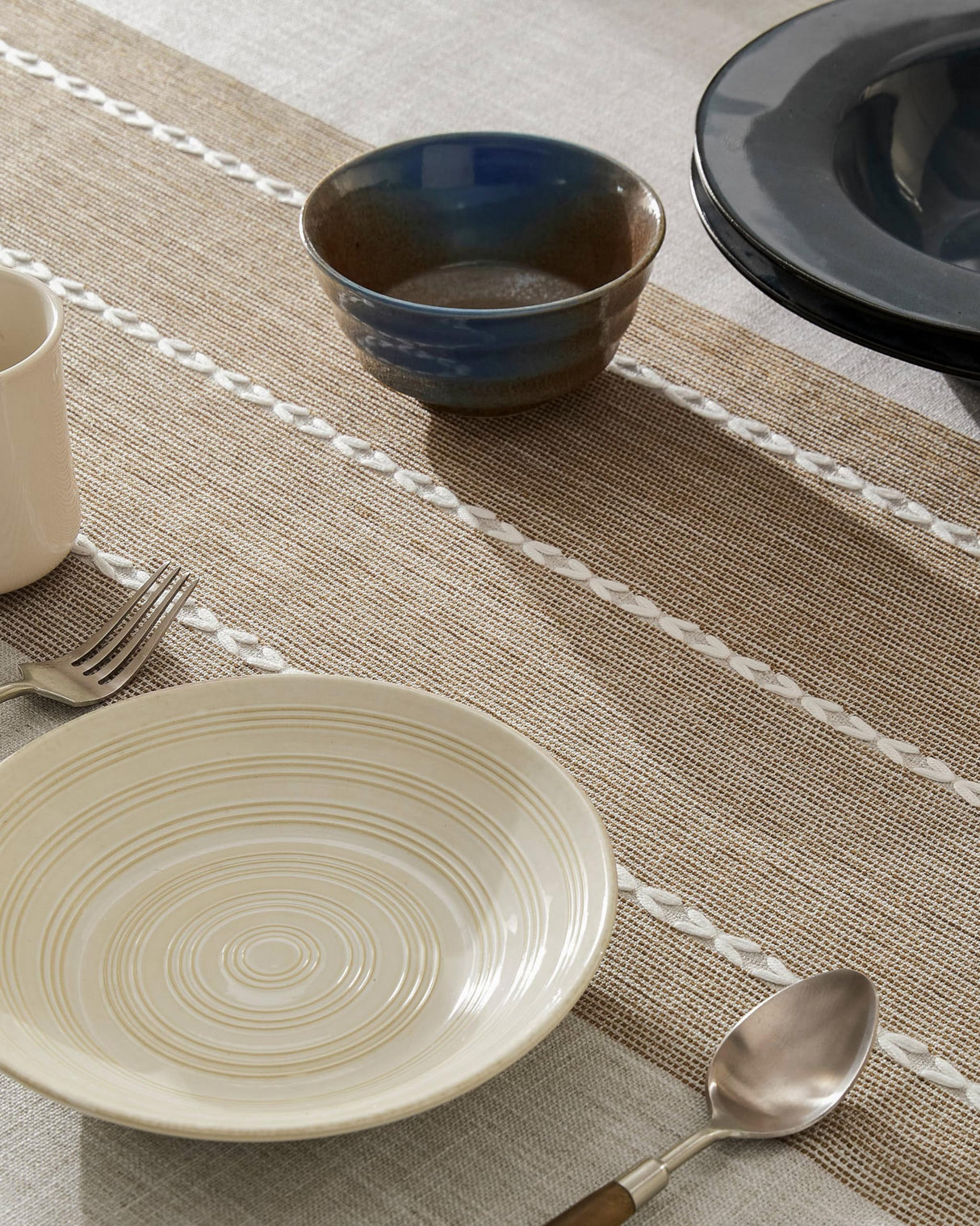 ZeeMart Contrast Linen Table Cloth Rectangle Table Cloths 60x84 Inch Brown, Farmhouse Style Heavy Weight Beige Tablecloth, Water Resistant Burlap Tablecloths ZeeMart