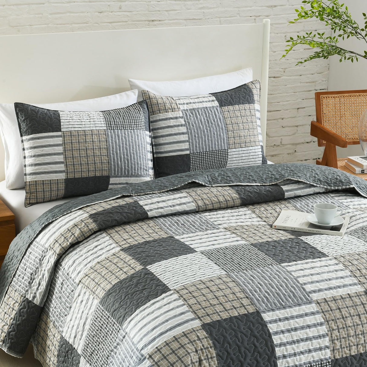 Boryard 3-Piece Queen Quilt Set, Lightweight Soft Full Size Quilt Gray Patchwork Farmhouse Bedspread Coverlet 90x90 inches Spring Bedding Set with 2 Pillow Shams, Grey Plaid Print Boryard