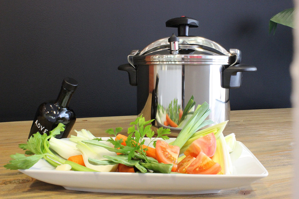 MAGEFESA Star Pressure Cooker, 4.2-Quart, 18/10 Stainless Steel, Works on All Stovetops (Induction Compatible), Safety Lock & 8 PSI Cooking MAGEFESA