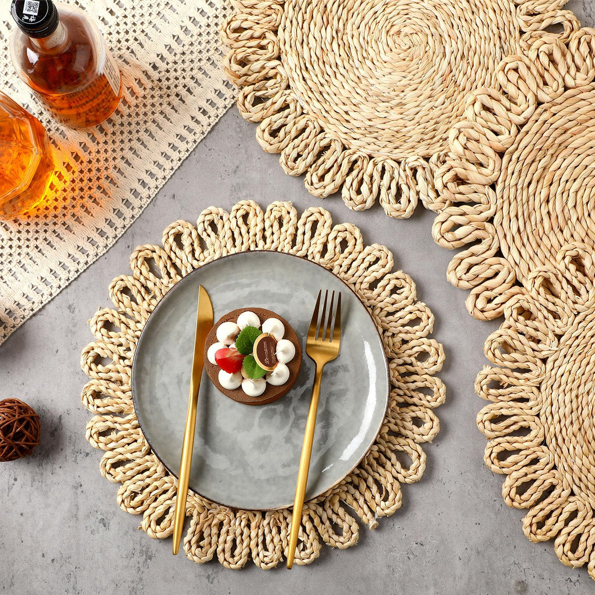 Zopeal 16 Pieces 11 Inches Woven Round Placemats Rattan Chargers Wicker Boho Placemats Natural Braided Table Mats Corn Husk Place Mats Wicker Charger Plates for Wedding(Solid) Zopeal