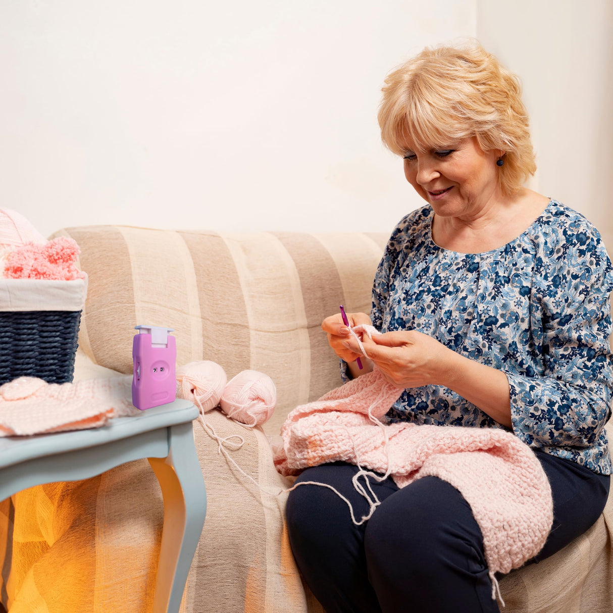 2 Pieces Knitting Counters, Knitting Needle Marking Tool, Plastic Knitting Stitch Counter, Crochet Yarn Row Counter Pink JSHYGOUP