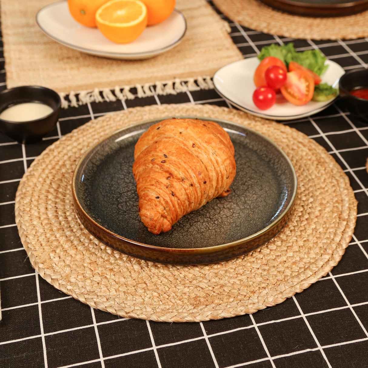 Eco Crave Jute Round Woven Placemats Set of 6, Natural 13 Inch Boho Farmhouse Rustic Hand Woven Place mat for Dining Table Decor, Wicker Chargers Heat Resistant Easy to Clean and Non-Slip Placemat Eco Crave