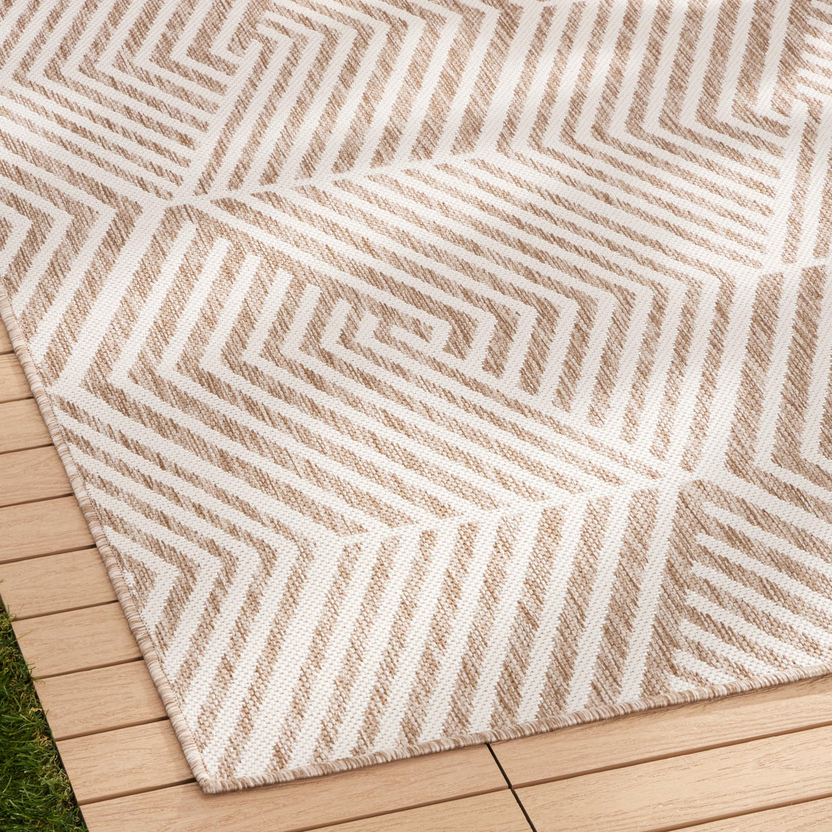 Nicole Miller New York Patio Country Ombre Geo Indoor Outdoor Area Rug, UV Fade Resistant, Low Pile, Beige/Cream, 6'6"x9'2" Nicole Miller New York