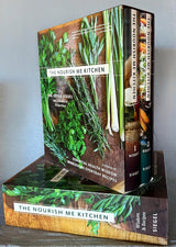 The Nourish Me Kitchen: Essential Health Wisdom & Wholesome Everyday Recipes Y Nourish Me