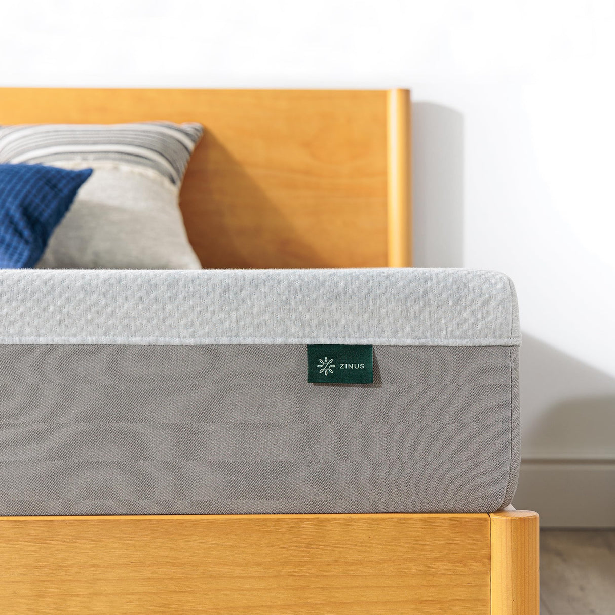 ZINUS 6 Inch Ultima Memory Foam Mattress [New Version], Twin, Fiberglass Free, Medium Firm Feel, Breathable Airflow Memory Foam, Certified Safe Foams & Fabric, Mattress in A Box Zinus