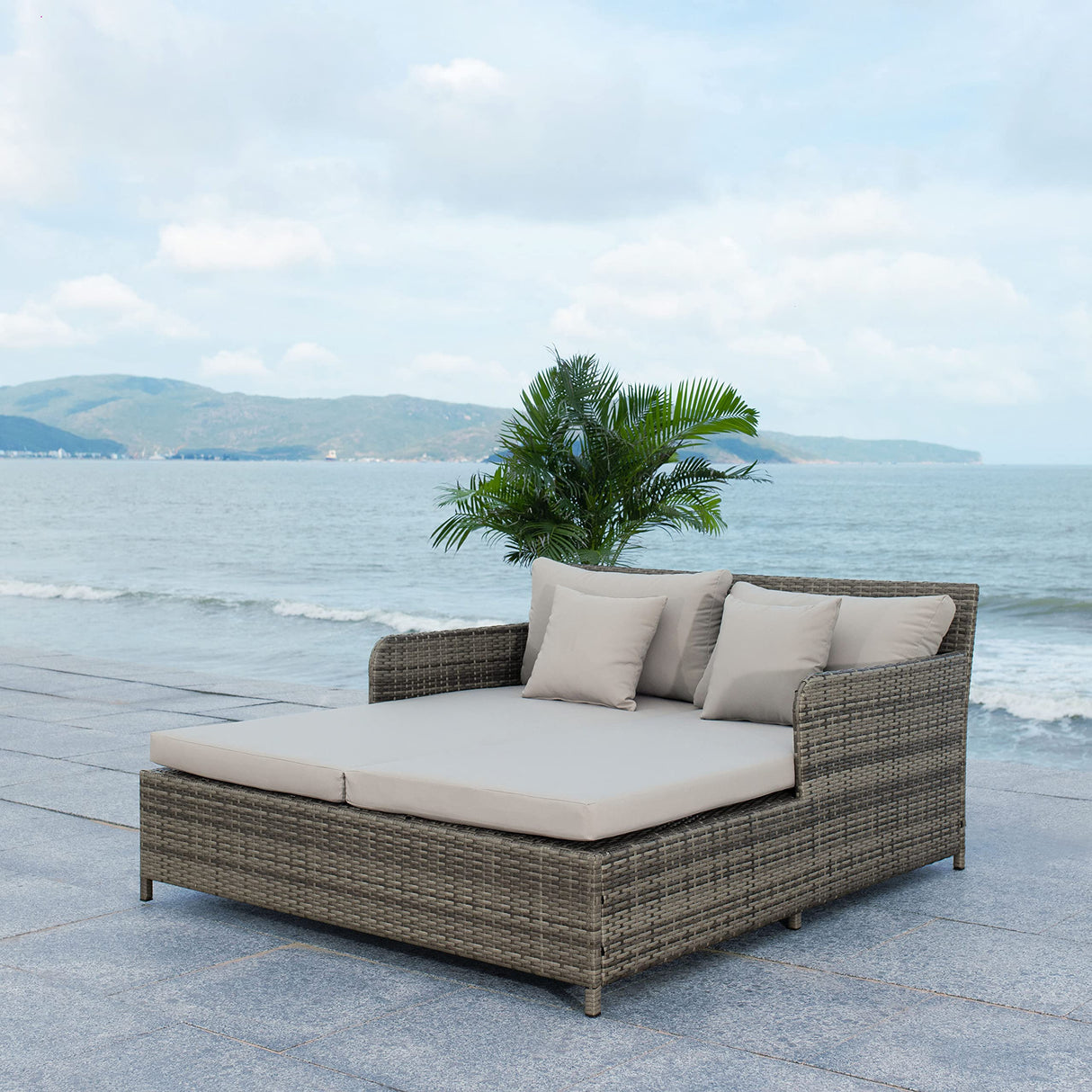 Safavieh PAT7500B Outdoor Collection Cadeo Grey Cushion Daybed SAFAVIEH