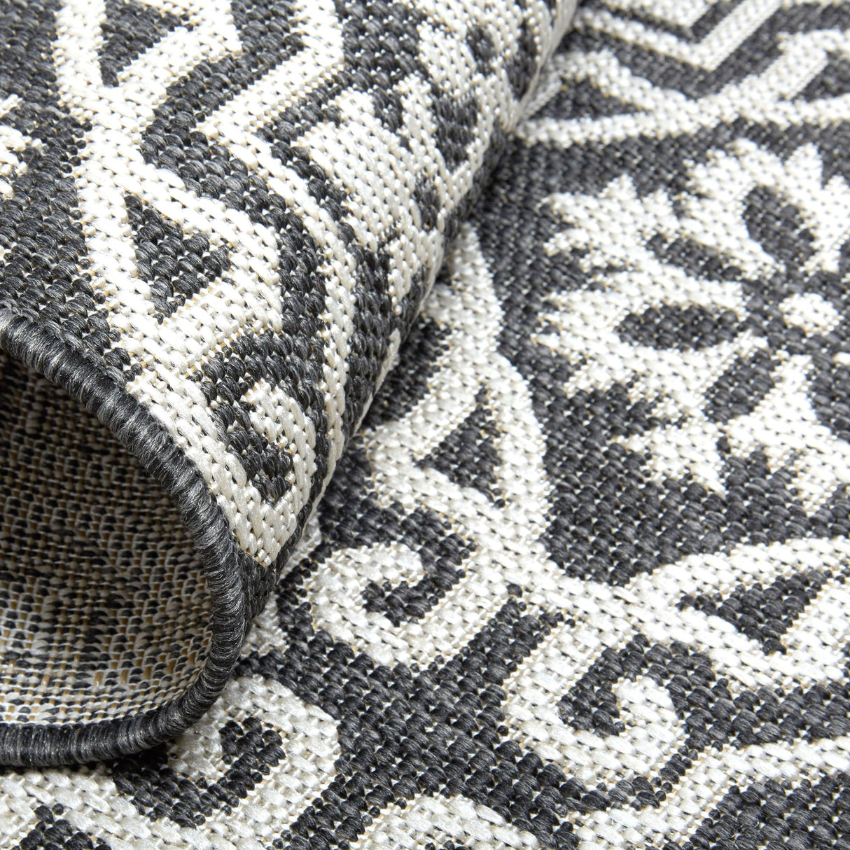 Nicole Miller New York Patio Country Julia Transitional Geometric Indoor/Outdoor Area Rug, Black/Grey, 3'11"x5'2" Nicole Miller New York