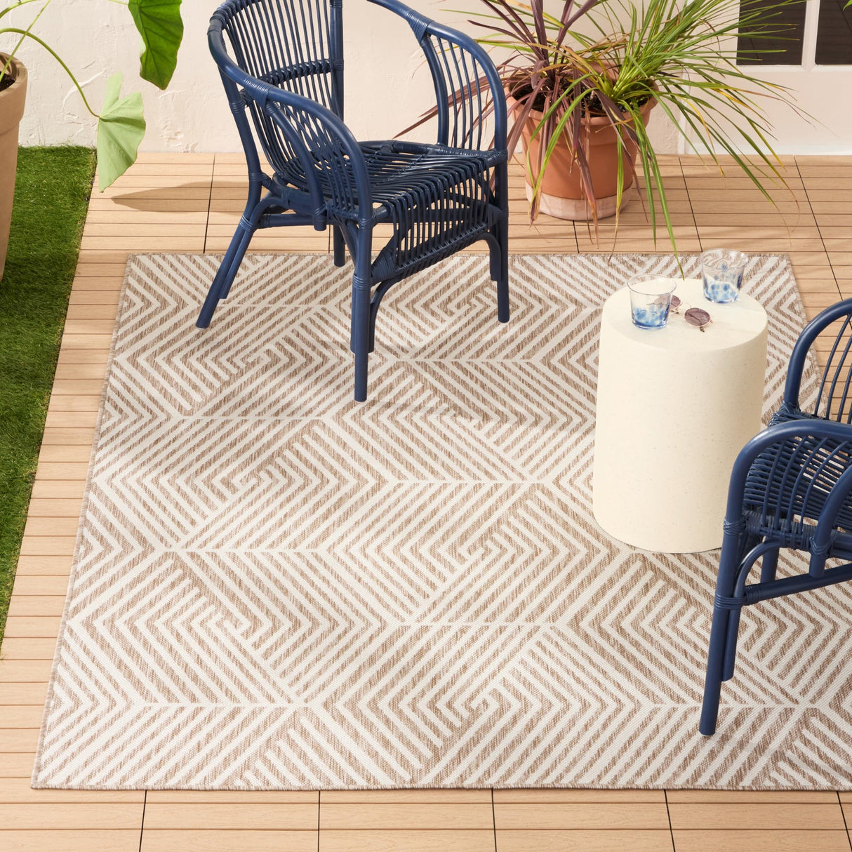 Nicole Miller New York Patio Country Ombre Geo Indoor Outdoor Area Rug, UV Fade Resistant, Low Pile, Beige/Cream, 6'6"x9'2" Nicole Miller New York