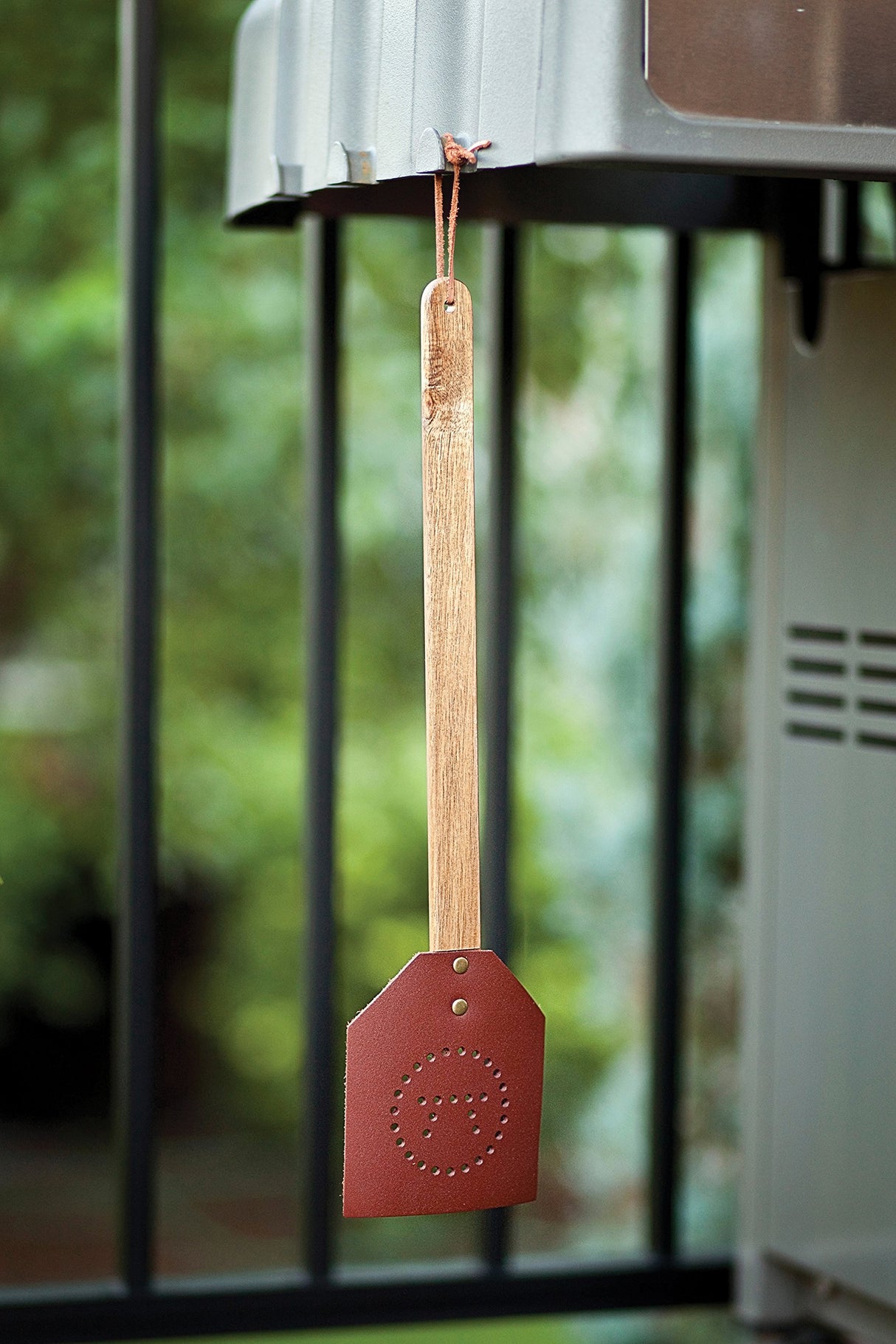Outset 76616 Acacia Wood and Leather Amish-Style Fly Swatter, 17.5", Brown Outset