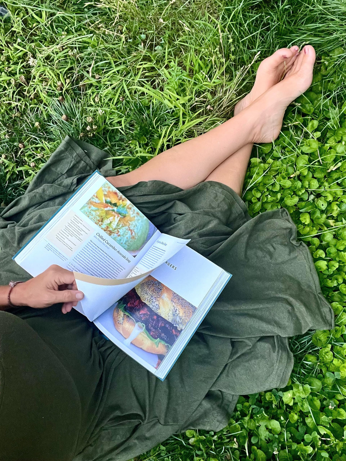 The Nourish Me Kitchen: Essential Health Wisdom & Wholesome Everyday Recipes Y Nourish Me