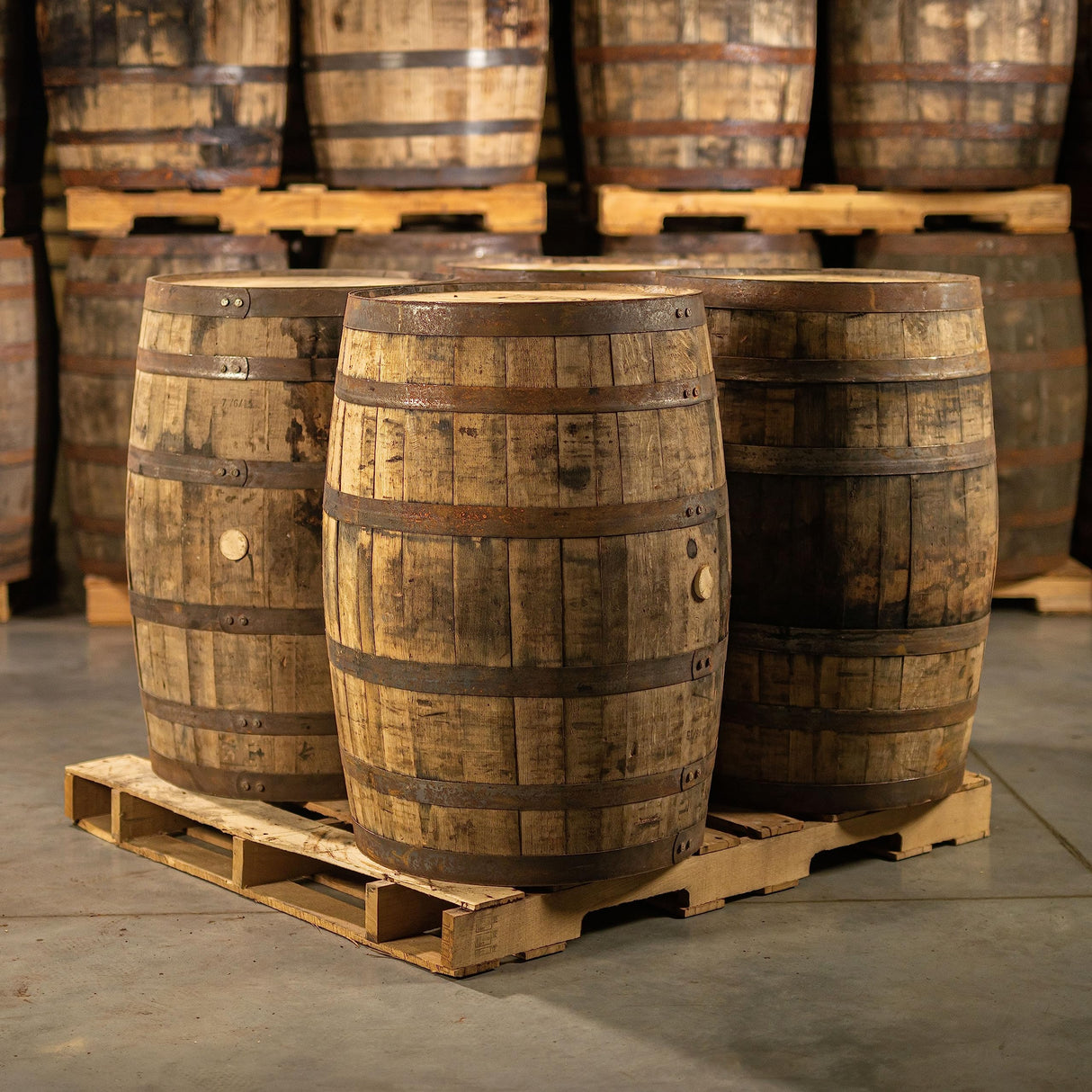 Midwest Barrel Company Authentic Bourbon/Whiskey Barrel (53 Gallon) Used Genuine American Oak Wood Barrel by the Pallet (4) MIDWEST BARREL CO. EST. 2015
