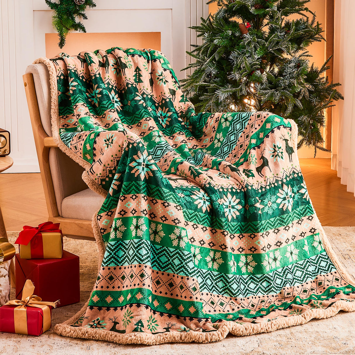 Ramees Christmas Throw Blanket, Christmas Decorations Blankets and Throws, Fuzzy Cozy Soft Warm Fleece Sherpa Winter Holiday Blanket for Bed Couch Sofa Reindeer Snowflakes Ramees