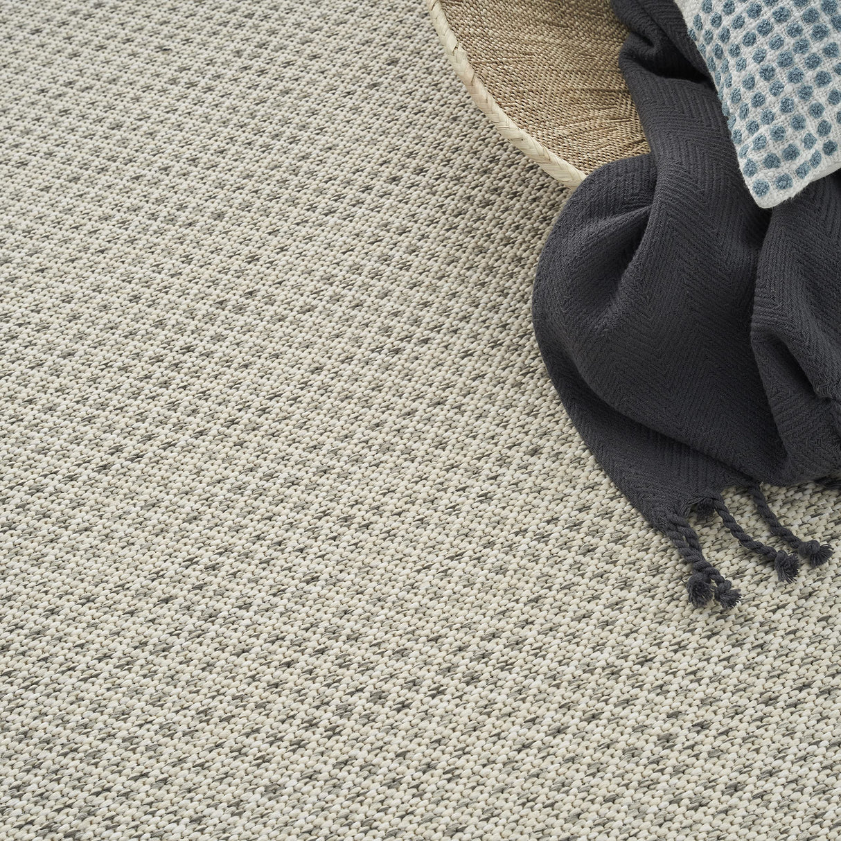 Nourison Home Courtyard Indoor/Outdoor Ivory Silver 7' x 10' Area Rug, Geometric, Easy Cleaning, Non Shedding, Bed Room, Living Room, Dining Room, Deck, Patio, Backyard (7x10) Nourison