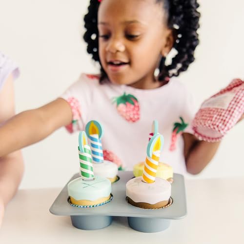 Melissa & Doug Bake and Decorate Wooden Cupcake Play Food Set Melissa & Doug