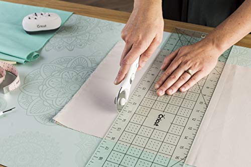 Cricut Rotary Cutter - Rotary Cutter for Fabric, Sewing and Quilting Projects - Compatible For Both Right- and Left-Handed Use - [45mm] Cricut