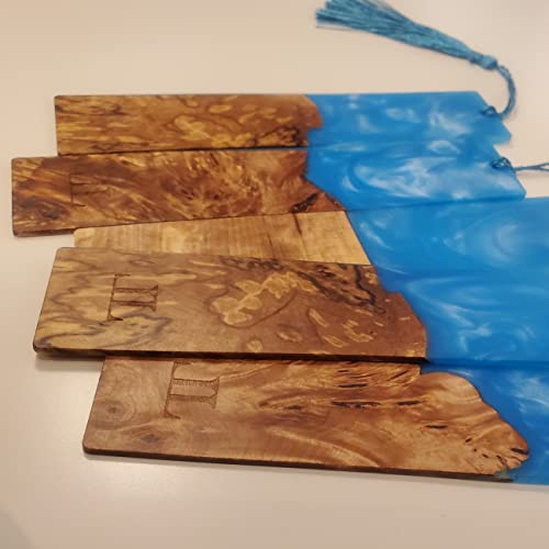 LA LIBURU Unique Hand Made Wooden and Blue Resin Bookmark with Tassel (1 Random Piece Style) La Liburu