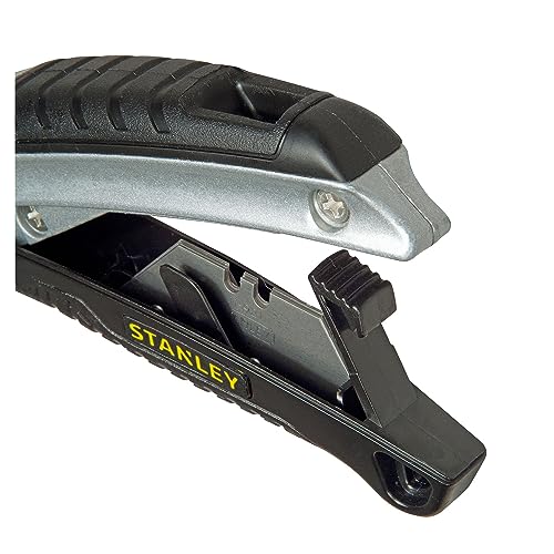 Stanley 10788 Curved Quick-Change Utility Knife, High Carbon Steel Retractable Blade, 3 Blades Stanley