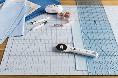Cricut Rotary Cutter - Rotary Cutter for Fabric, Sewing and Quilting Projects - Compatible For Both Right- and Left-Handed Use - [45mm] Cricut