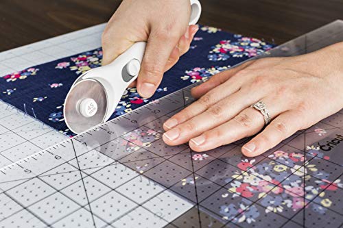 Cricut Rotary Cutter - Rotary Cutter for Fabric, Sewing and Quilting Projects - Compatible For Both Right- and Left-Handed Use - [45mm] Cricut