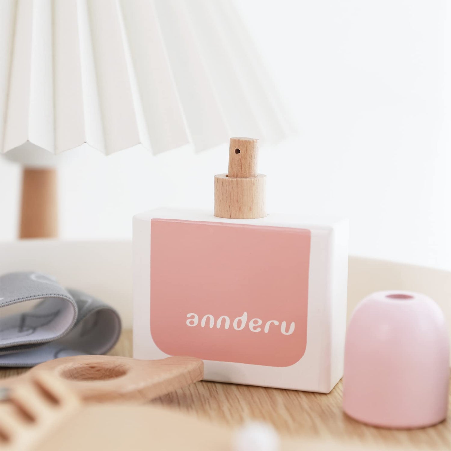 nunukids Wooden Makeup Toy Set Pretend Wood Beauty Salon Toys Toddler Wooden Makeup Kit for Girls 16PC nunukids