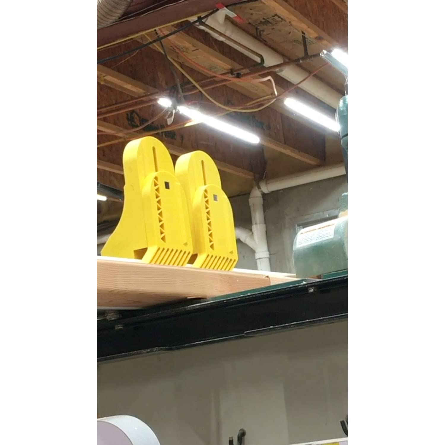 Magswitch 81101302 Vertical Featherboard Pro Table Saw Safety Attachment Magswitch