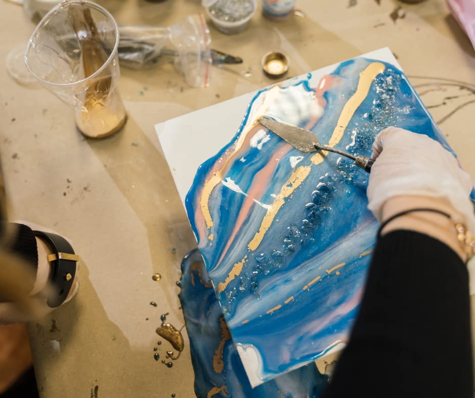 EPE EasyPour Epoxy 1 Gallon Kit - Crystal Clear High Gloss Resin and Hardener, 2 Mixing Cups, Silicone Spatula, Plastic Spreader - Wood Tabletops, EPE