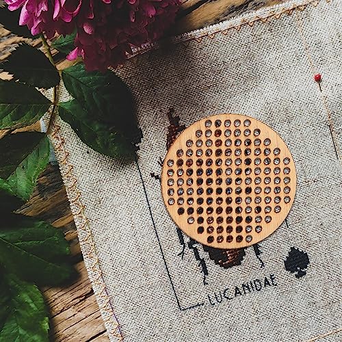 Amosfun 20pcs Wooden Hanging Circle Wooden Cross Stitch Plate Mini Embroidery Template for DIY Crafts Wedding Christmas Hanging Decor Amosfun