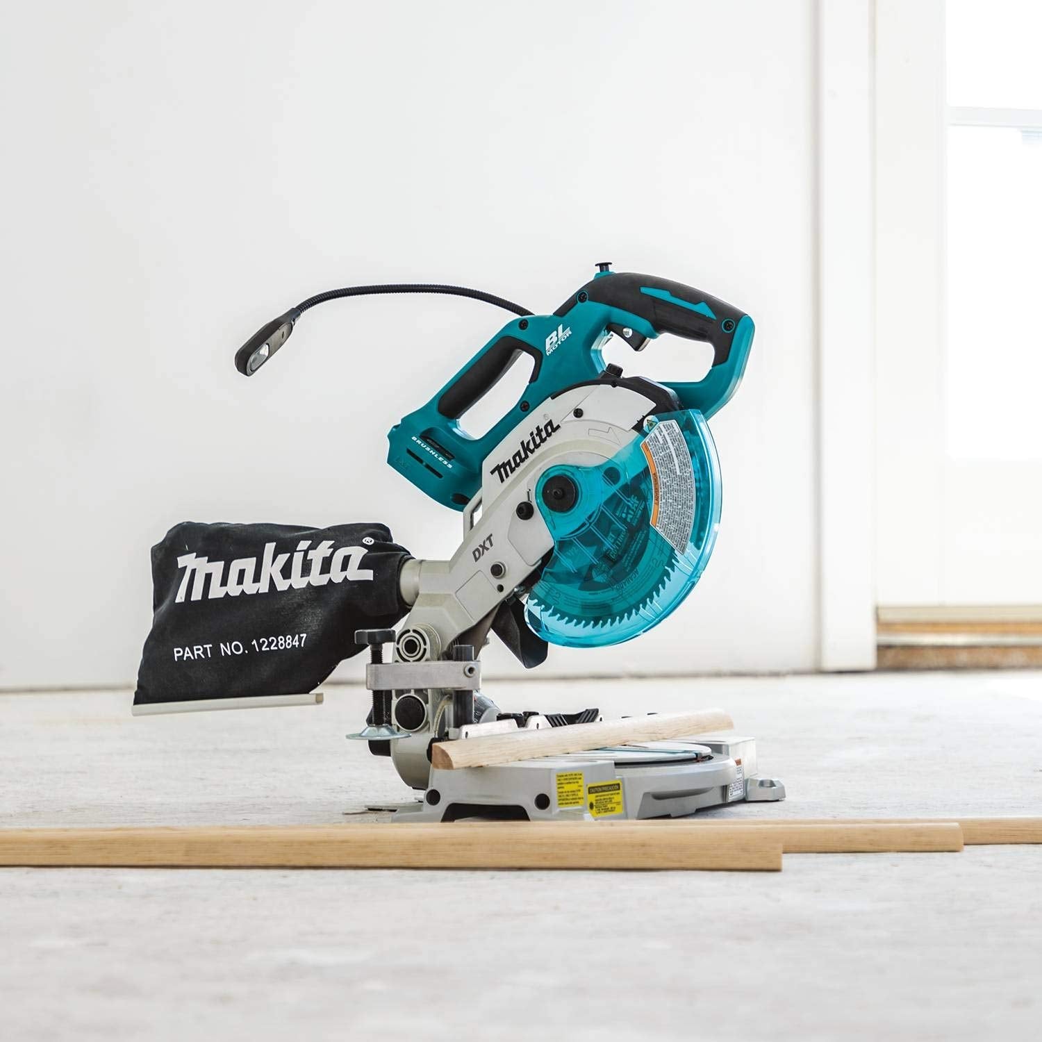 Makita XSL05Z 18V LXT Lithium-Ion Brushless Cordless 6-1/2" COMPACT Dual-Bevel Compound Miter Saw with Laser, TOOL Only Makita