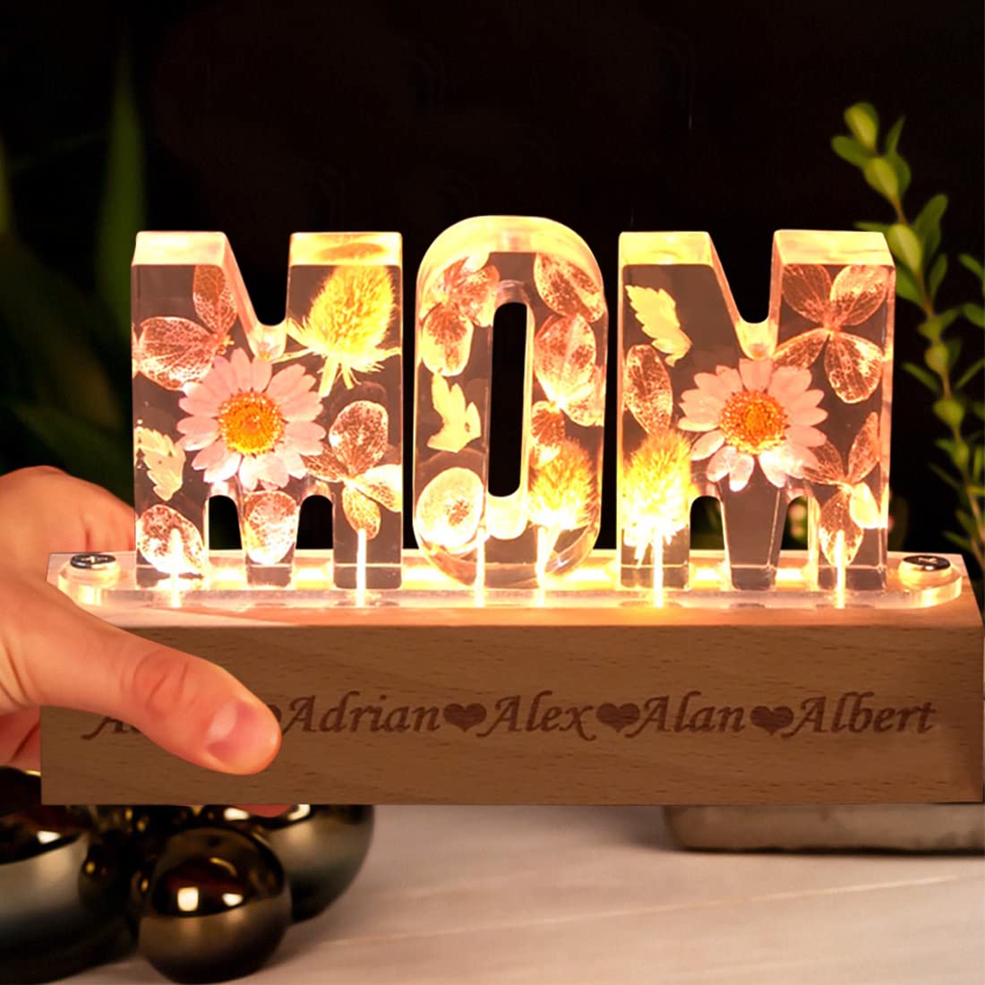 Ozinna Personalized Mom Flower Lamp Custom Dry Flower Name Epoxy Resin Night Light, Flower Crystal Women Resin Alphabet Lights Mothers Day Christmas Ozinna