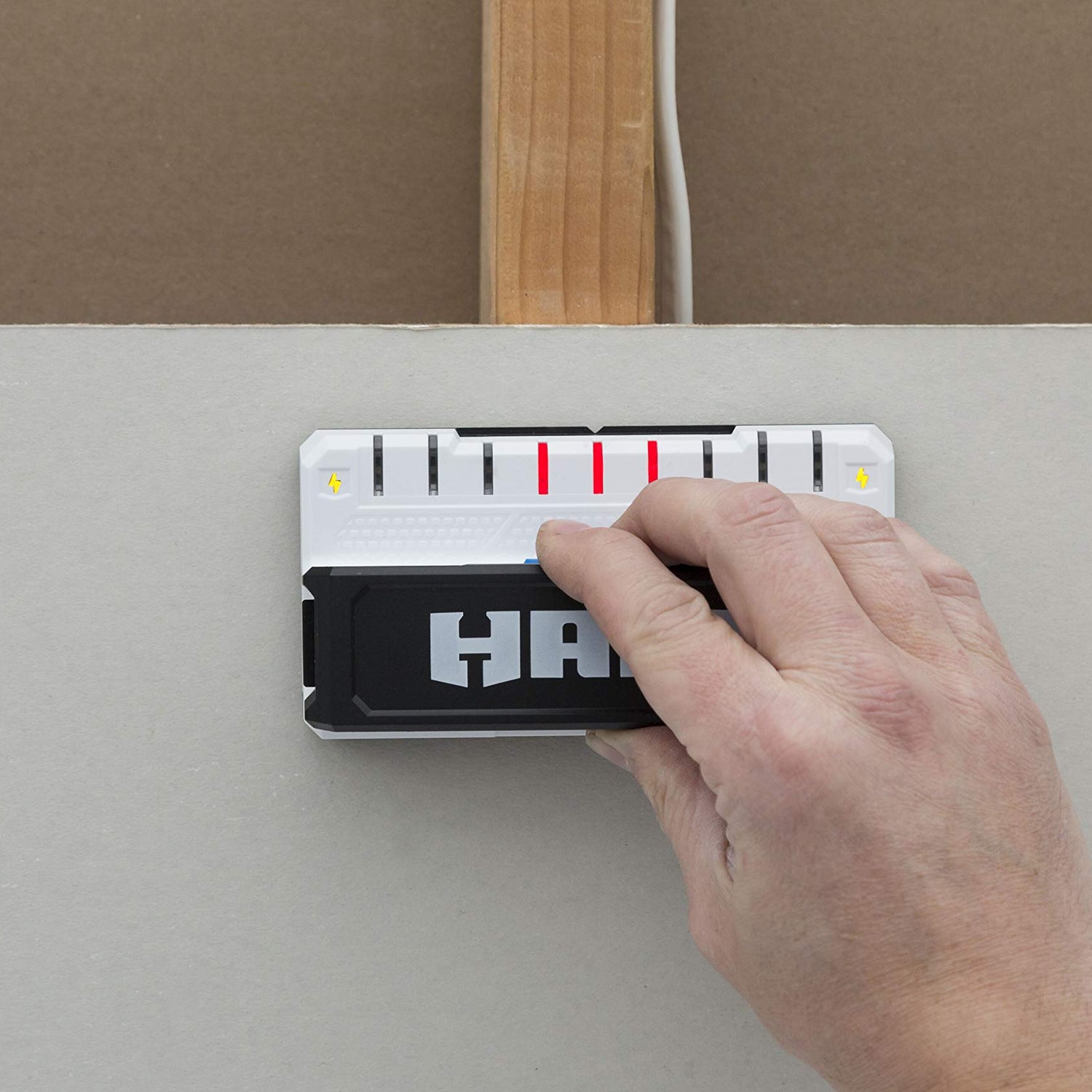 HART PROFESSIONAL STUD FINDER | CENTER & EDGE FINDER | 5" LED DISPLAY • 9-SENSORS • 1.5" DETECTION DEPTH | WOOD & METAL STUDS Hart