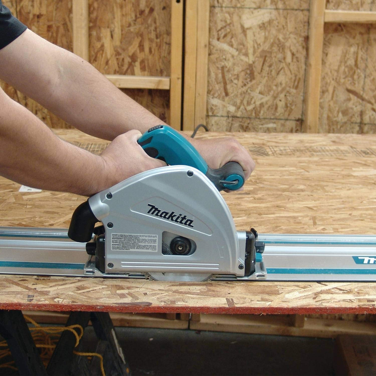 Makita SP6000J1 6-1/2" Plunge Circular Saw Kit, with Stackable Tool case and 55" Guide Rail, Blue Makita