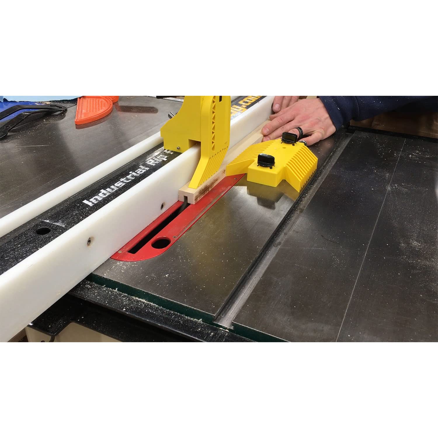 Magswitch 81101302 Vertical Featherboard Pro Table Saw Safety Attachment Magswitch