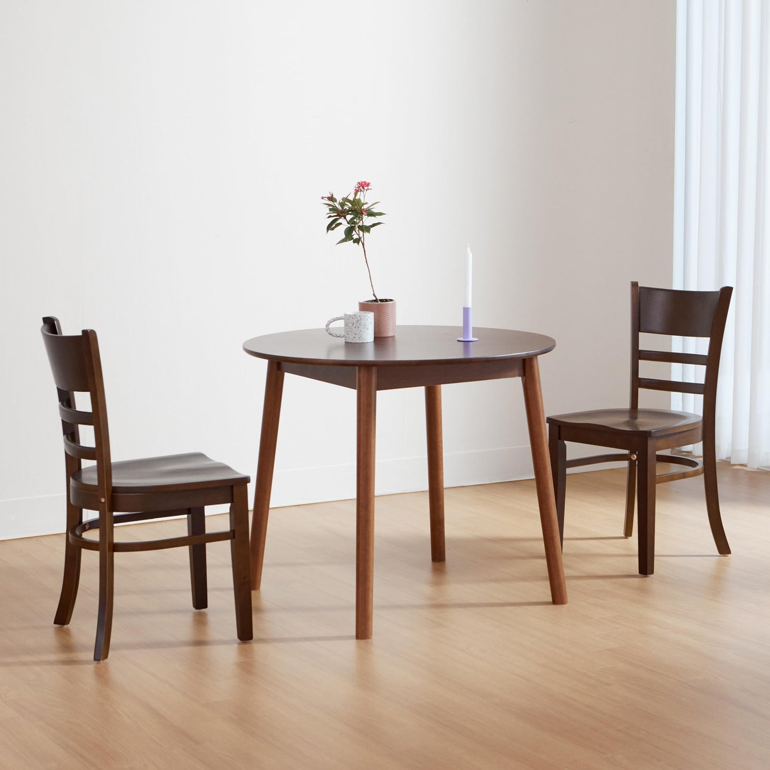 Livinia Aslan 35.4" Round Wooden Dining Table/Mid Century Modern Malaysian Oak Kitchen Table (Walnut) Livinia