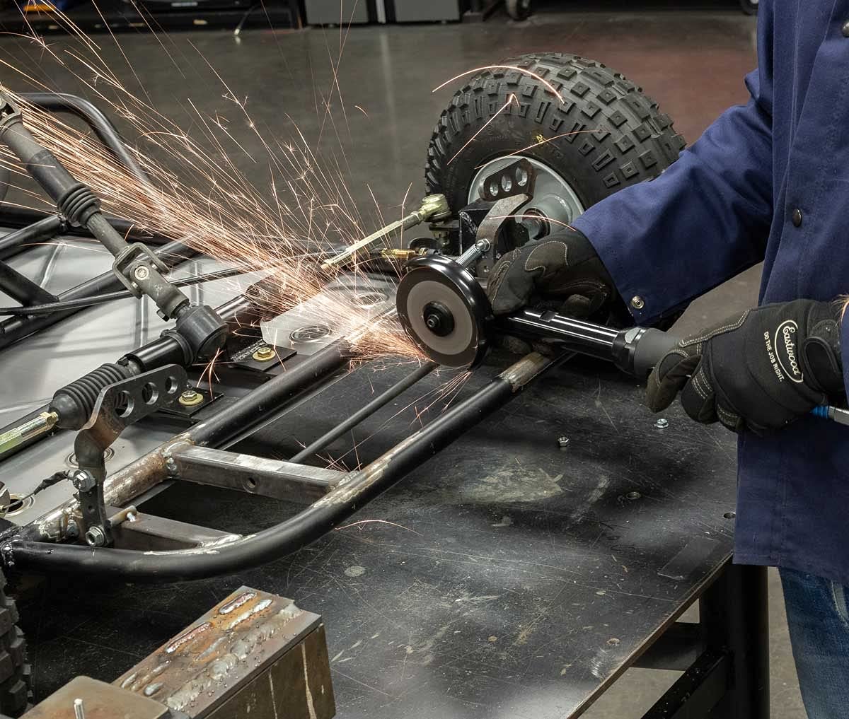 Eastwood 4 in. Low Profile Forward/Reverse Air Cut Off Tool 11,000 RPM Eastwood