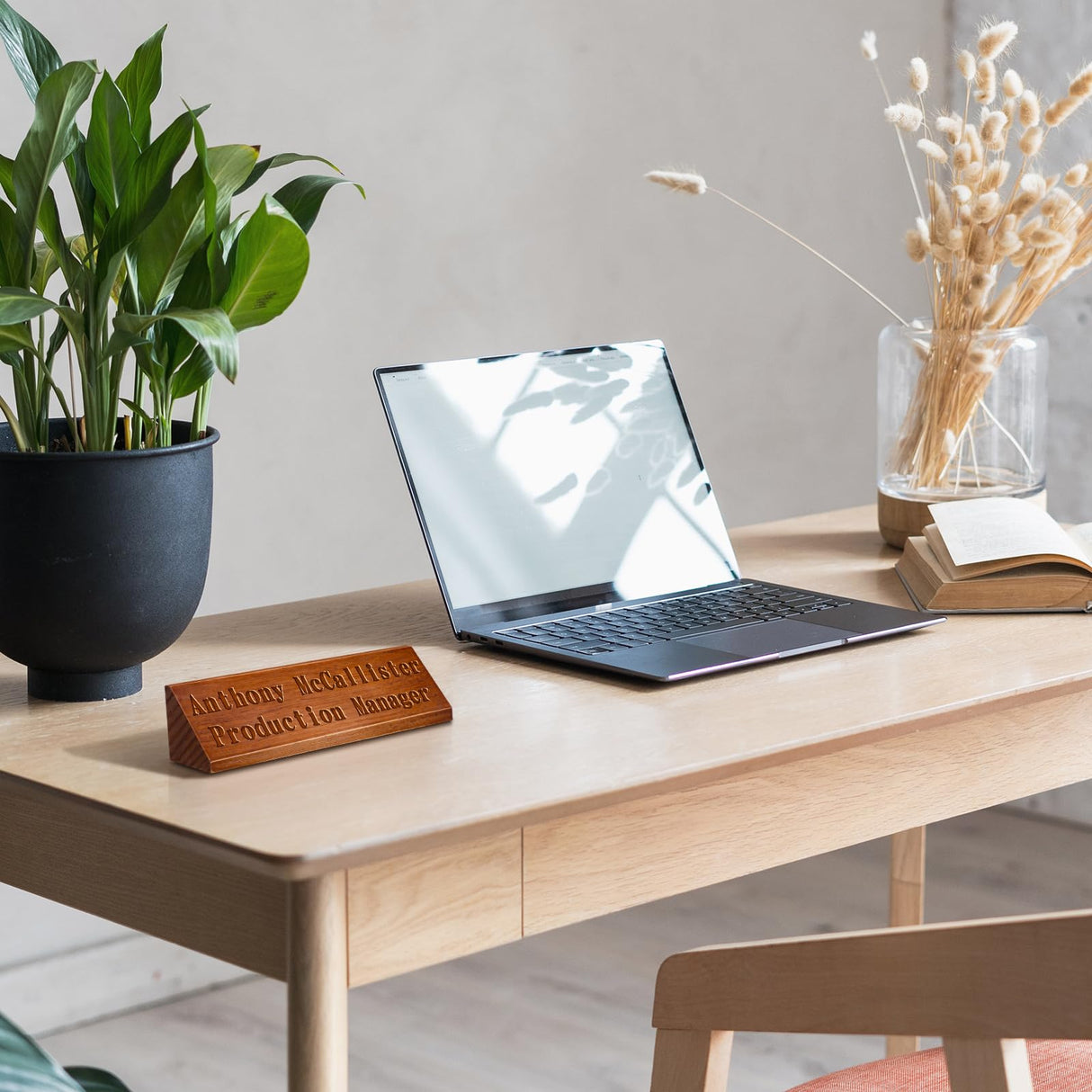 Eersida 2 Pcs Blank Business Wood Name Plate for Desk Name Plate Walnut DIY Personalized Wooden Name Plaque for Desk Nameplate for Office Classroom Eersida